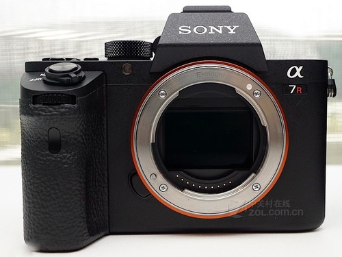 全画幅微单叫板单反 索尼A7RM2售18200元
