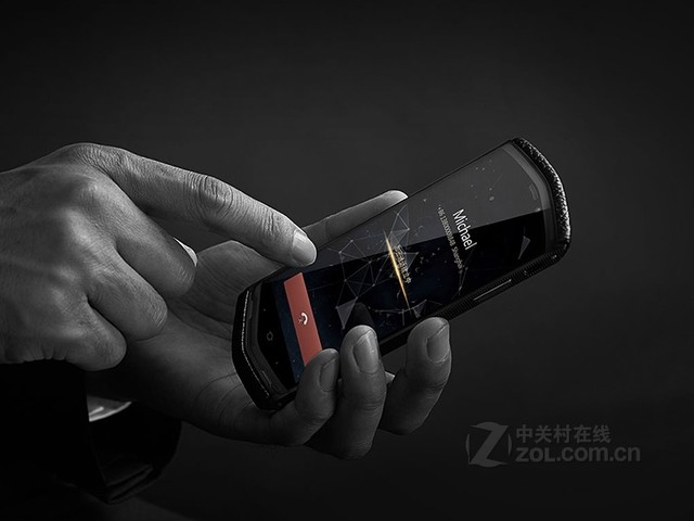 科技与奢华完美结合 8848钛金手机M3版 