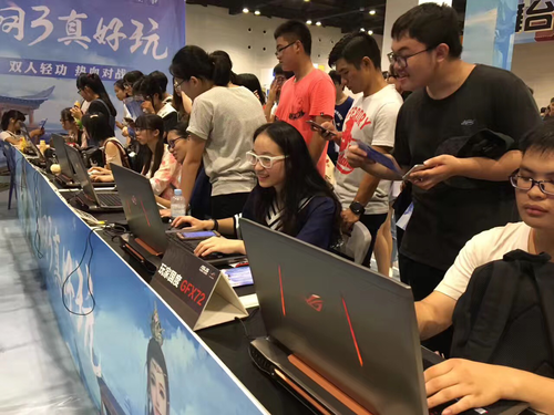 华硕电脑助力2017南宁月邪动漫夏季盛典 华硕电脑助力2017南宁月邪动漫夏季盛典