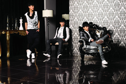 《英雄年代2》主题曲《想念式》mv发布_英雄