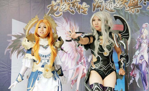 开心访《永恒之塔》沈阳巡游COS表演团_永恒