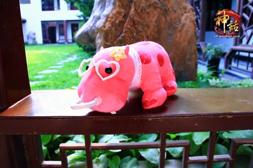 《神话》宠物周边亮相 粉色河马大穿越_神话