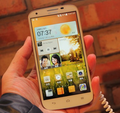 图为:华为麦芒b199华为麦芒b199在外观上非常出色,金色的全金属背壳