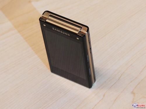 "三星大器iii"延续了联通定制的大器系列手机尊贵不凡的精湛工艺