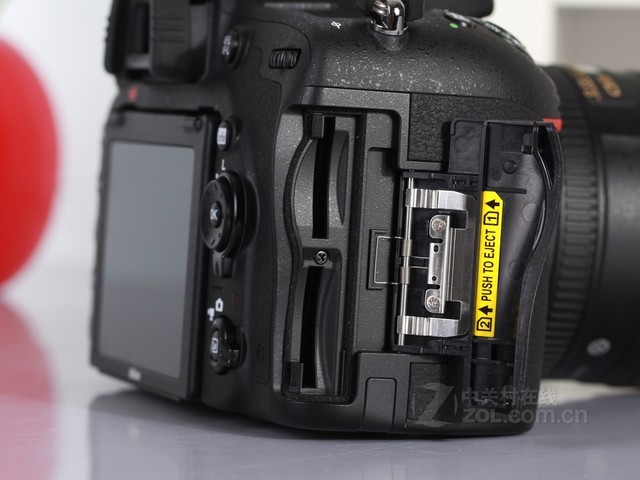 ῵D750 
