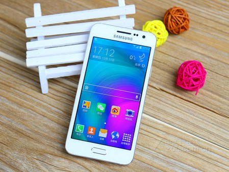 小手女生钟情 三星a3000宣城售1999元