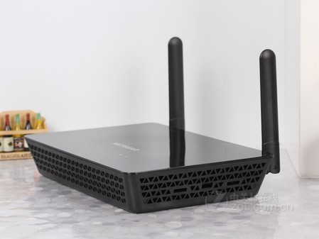 NETGEAR R6220 外观图 