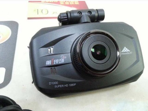第一现场d1000记录仪599元送16g高速卡