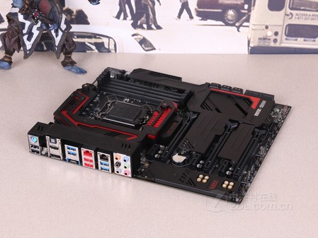 图:七彩虹igame z170烈焰战神g这款主板基于intel z170芯片组设计
