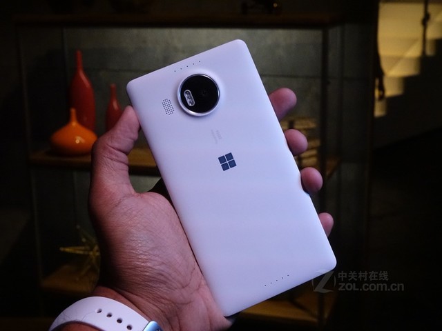 ΢��Lumia 950 XL�ֻ� ���ϴ���3880Ԫ 