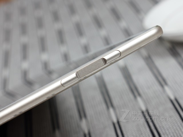 ��̨��Ϊ�ʼǱ� ��ΪMatebook����4988Ԫ 