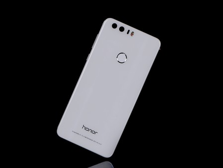 5超高颜值 华为荣耀8 32G售2060元 5超高颜值 华为荣耀8 32G售2060元