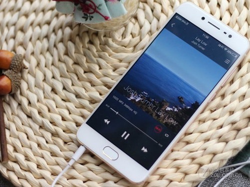 手机也是自拍神器 vivo x7售价2200元