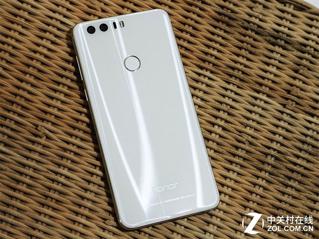 ��ҫ8��Ʒ���м۸�2400Ԫ 