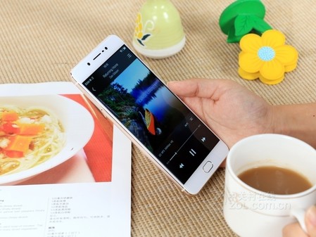 一言不合就降价 vivo X7 Plus售2599元 一言不合就降价 vivo X7 Plus售2599元