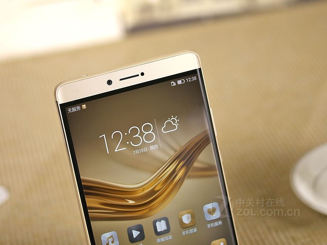 荣耀note8的电池容量4500mah,屏幕,芯片等多项省电优化,号称正常续航