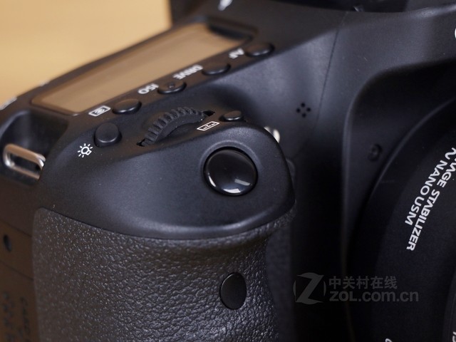 80D/18-135  7800Ԫ 
