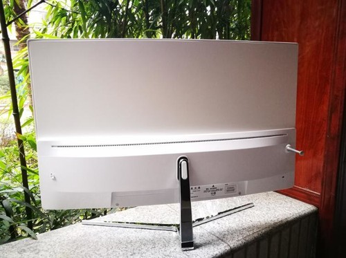 5寸1800r曲面2k显示器现已上市,型号为e3293 plus,作为wescom 主打的