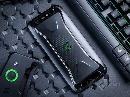 黑鲨游戏智能手机64g售3130元带手柄