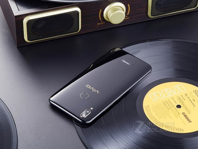 后置双摄 vivo Y85(全网通)志逸售价1598元 后置双摄 vivo Y85(全网通)志逸售价1598元