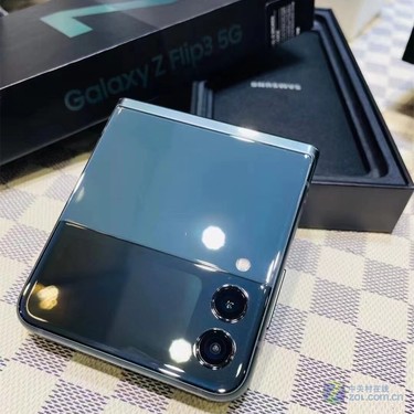 实体店销售长沙三星z flip3好价仅7999元