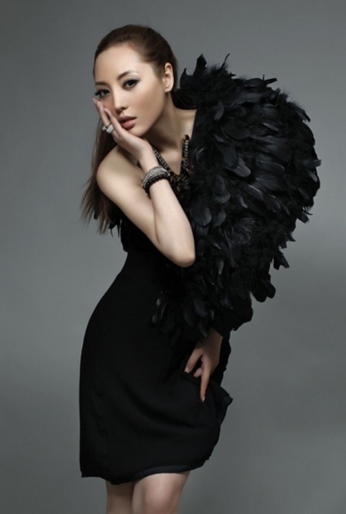 百变陈怡凡,御姐范儿十足