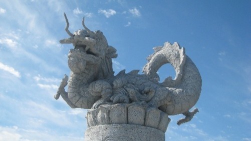 倘若果真如此,定会还有龙生九子的其他八条龙出现.