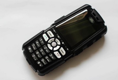 看过军旅电视剧或者电影的朋友一定会为特种兵所使用的手机感到惊叹