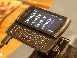 720p配QWERTY 索尼爱立信Vivaz pro亮相